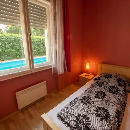Privathaus Mit Pool Und Garten In 펜션 시오포크
