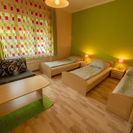 펜션 Privathaus Mit Pool Und Garten In *