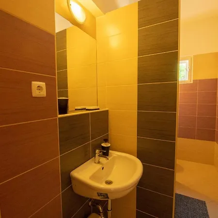 Privathaus Mit Pool Und Garten In 펜션 *